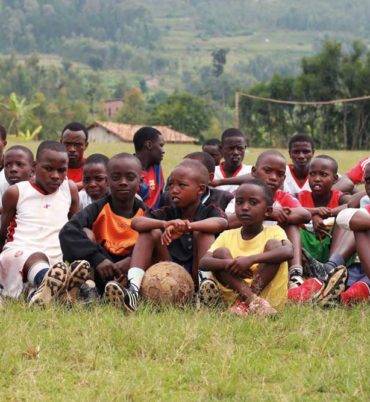 Rwanda-la-surface-de-réparation-de-FX-Destors-et-M-Thomas-Penette